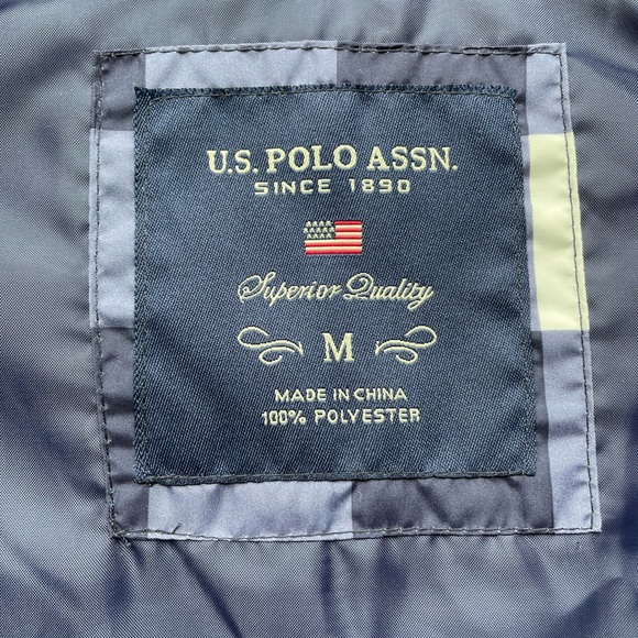 U.S Polo assassin size medium plaid puffer vest. - Picture 6 of 6